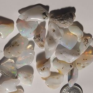 100 carats mixed natural opals